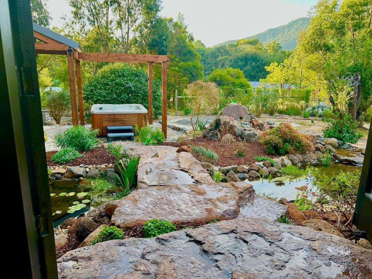Launching Place The Temple - Country Farm Retreatヴィラ エクステリア 写真